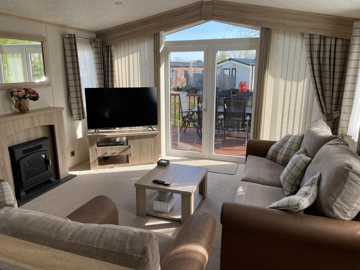 Beautiful 2 Bedroom Helmsley Lodge Northampton Exteriér fotografie
