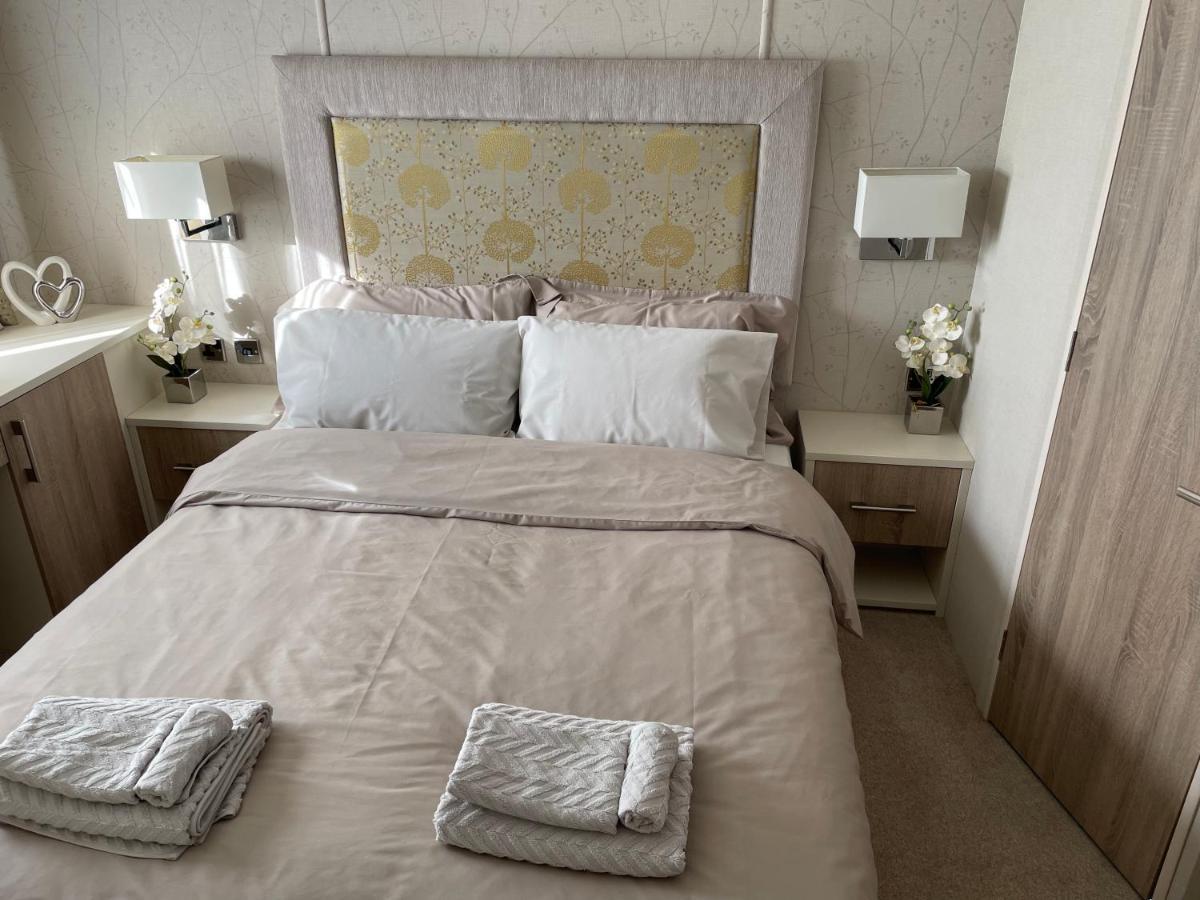 Beautiful 2 Bedroom Helmsley Lodge Northampton Exteriér fotografie